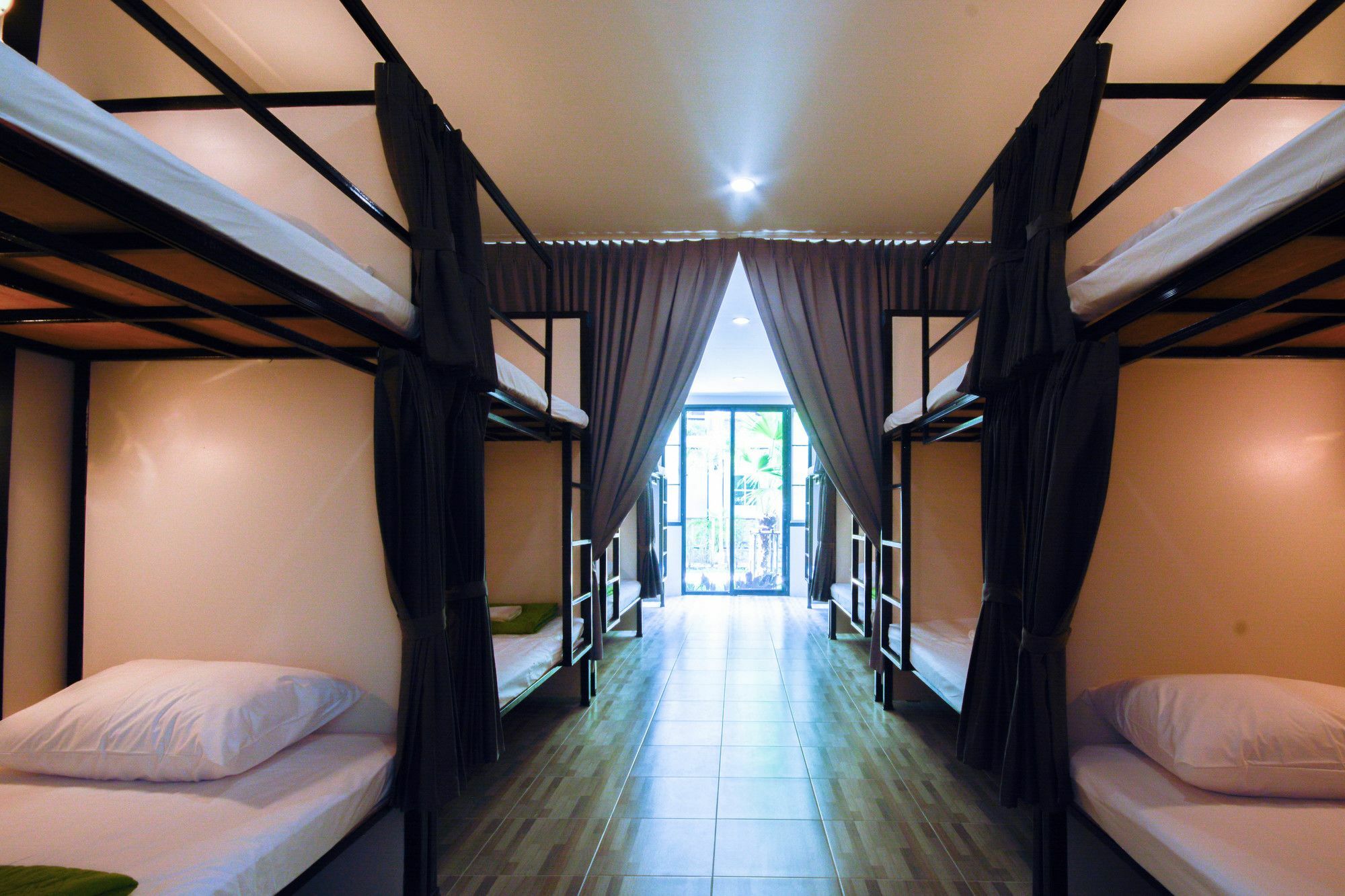 Хостел Irest Ao Nang Seafront Екстер'єр фото