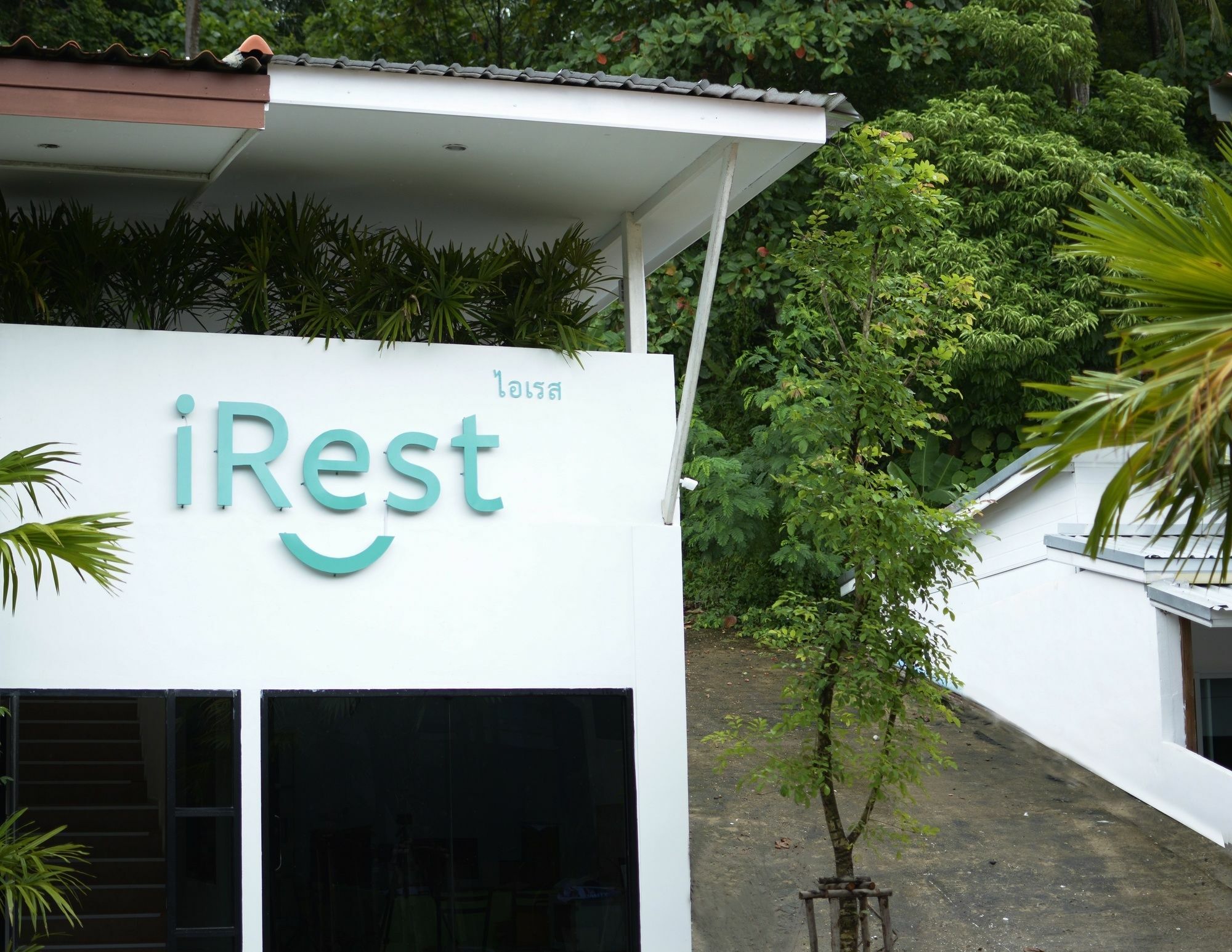Хостел Irest Ao Nang Seafront Екстер'єр фото