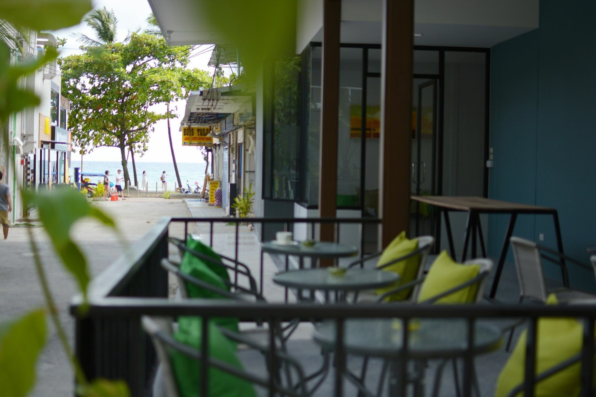 Хостел Irest Ao Nang Seafront Екстер'єр фото